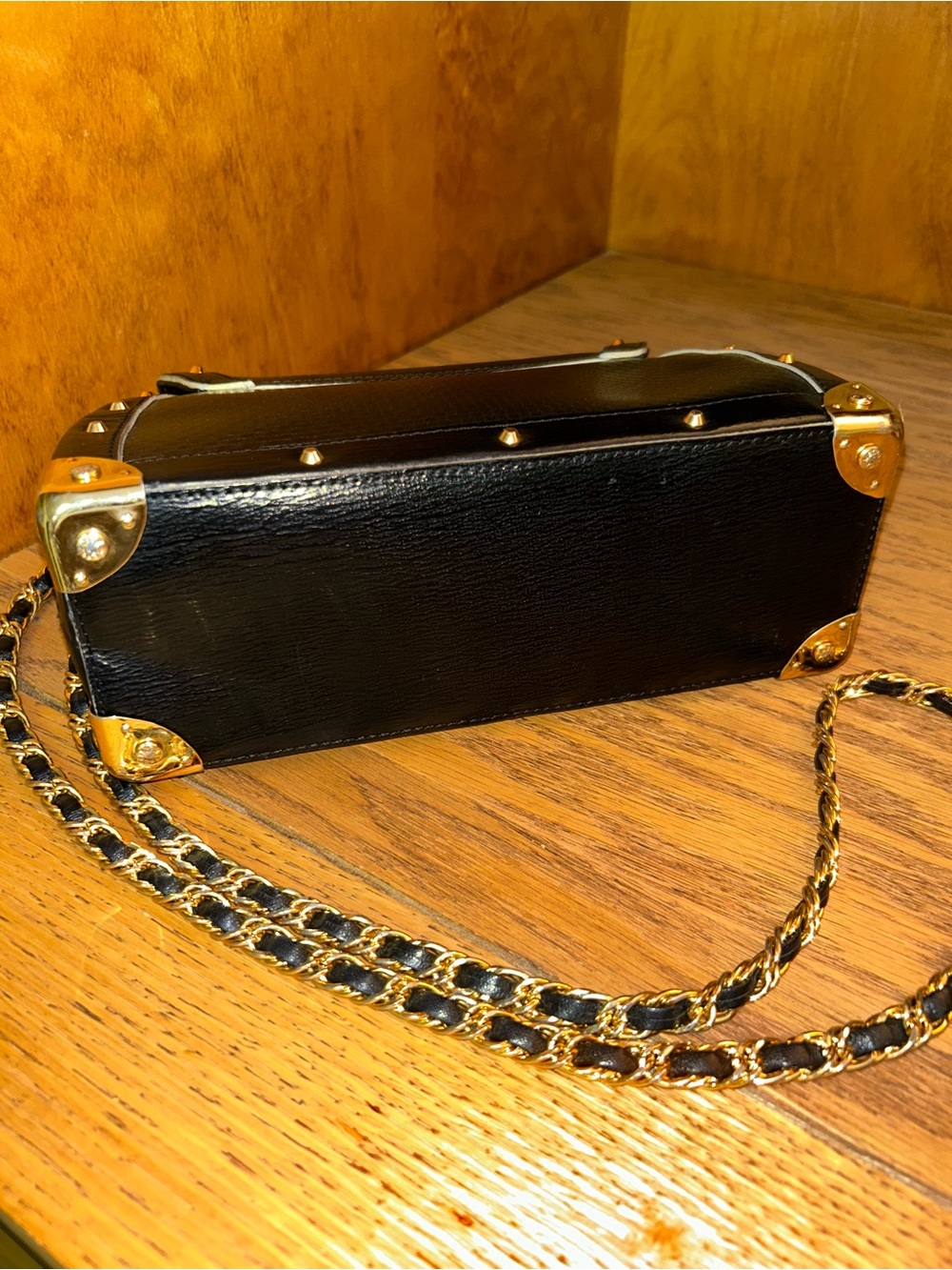 Metro City Crossbody Black/Gold - Picture 3 of 7